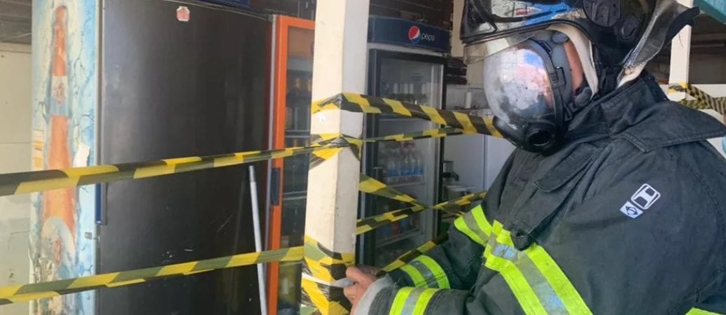 Na capital baiana, incêndio atinge caixa de energia de restaurante