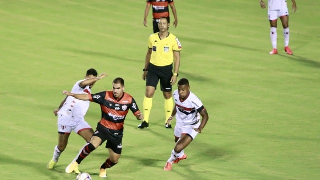 Permanência garantida: Vitória vence o Botafogo-SP no Barradão