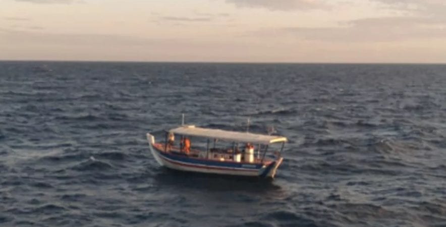 Após 4 dias, pescadores que estavam desaparecidos são achados à deriva no mar da BA