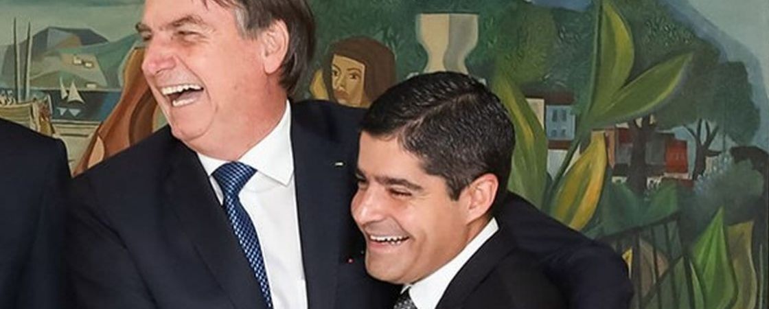 Bolsonaro se coloca à disposição para apoiar ACM Neto no 2° turno