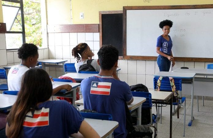 Bahia: Aprovado projeto de lei que institui o ‘Mais Estudo’ na rede estadual; bolsa auxílio é de $100