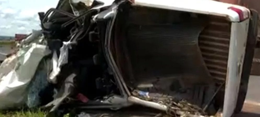 Bebê de dois meses e outras duas pessoas morrem após batida entre caminhonetes no oeste da BA