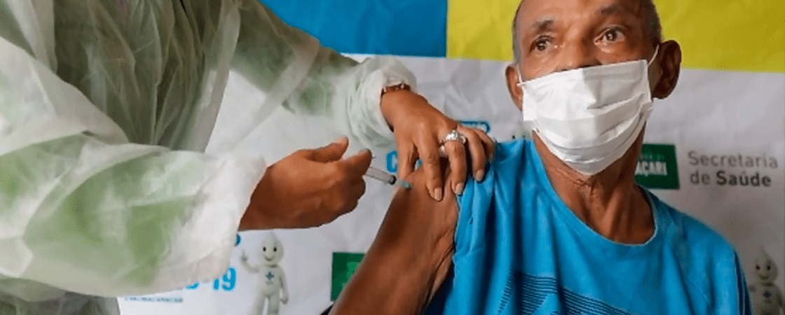 Camaçari: Vacinação dos idosos de 80 anos tem início