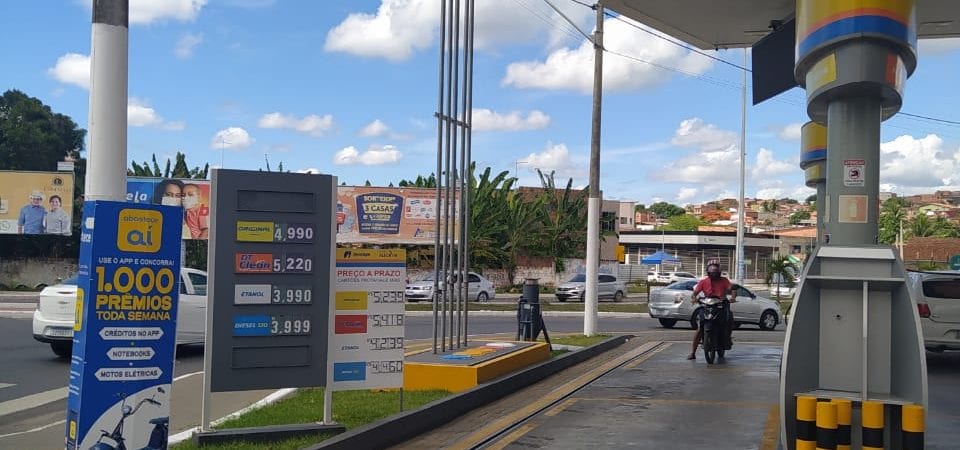 Litro da gasolina na Bahia tem queda de 5,2%; diesel baixa 9%