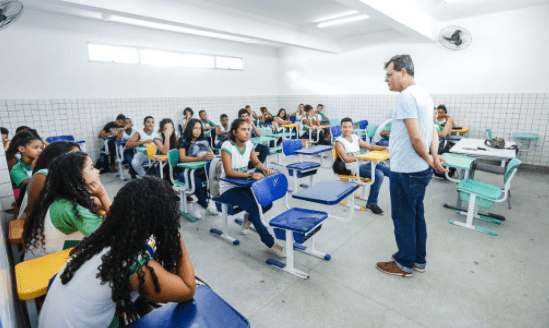 Camaçari: Vereadores apresentam PL para tornar educação serviço essencial