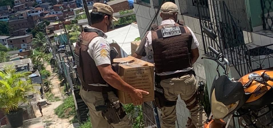 PM arrecada alimentos para homem que tentou tirar a própria vida em Salvador