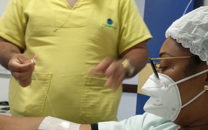 Simões Filho: IML investiga causa da morte de servidora da UPA; internet especula reação à vacina