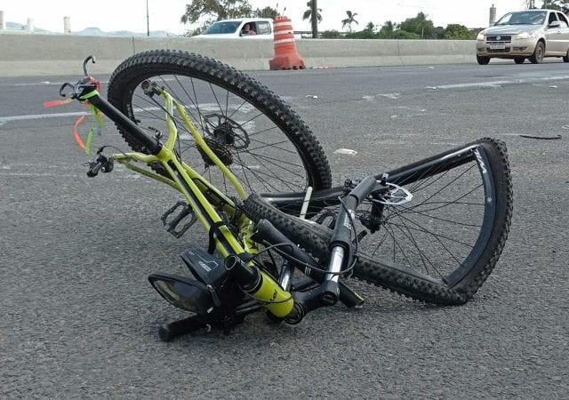 Ciclista morre após colidir com veículo em Feira de Santana