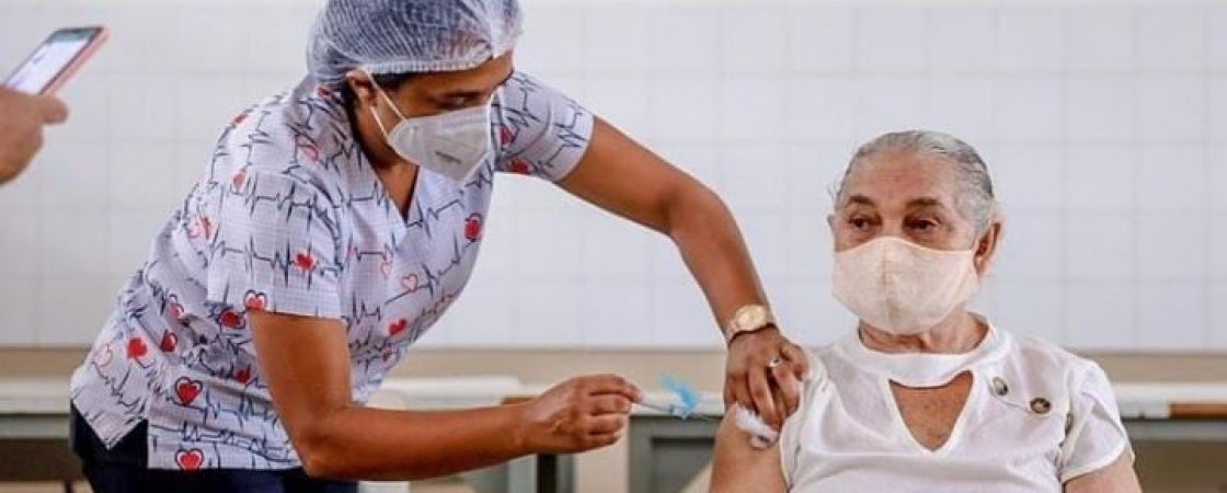 Simões Filho: Prefeitura convoca trabalhadores de farmácias e drogarias para vacinação contra Covid-19