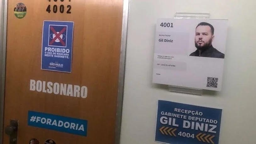 Porta do gabinete do deputado Gil Diniz em fevereiro