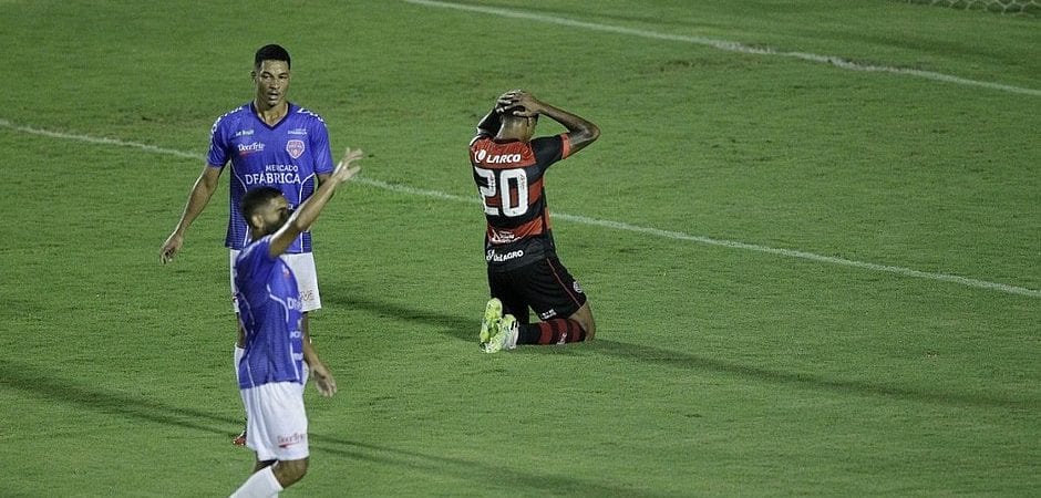 Doce Mel vence o Vitória no Barradão e deixa lanterna do Baianão