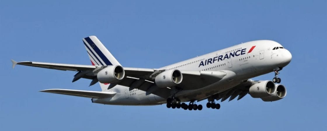 França suspende todos os voos ao Brasil