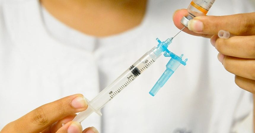 Simões Filho convoca trabalhadores da educação a partir dos 18 anos para vacinação contra Covid-19