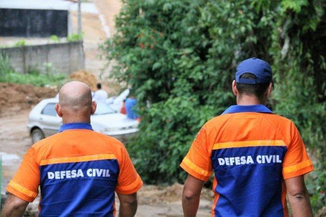Simões Filho: Devido as fortes chuvas, equipes da Defesa Civil seguem em prontidão 24h