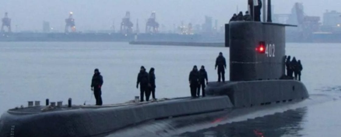 Submarino da Indonésia com 53 tripulantes perde contato e desaparece