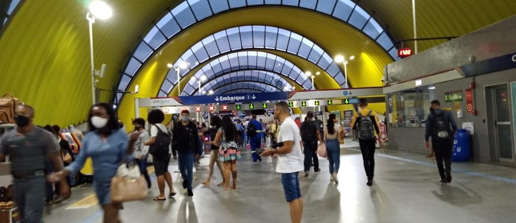 Salvador: Homem ameaça seguranças do metrô com facão e acaba detido