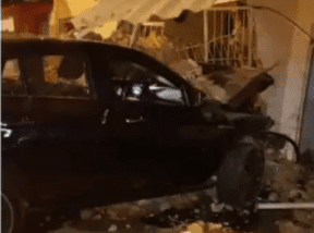 Alta velocidade: Homem perde controle de carro e invade casas no sul da Bahia