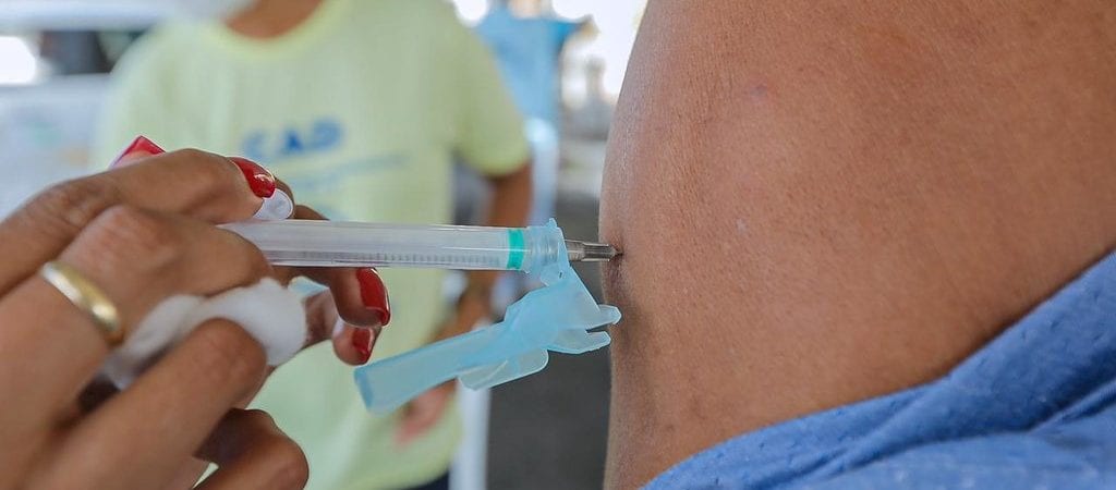 Camaçari: vacinação contra Covid será suspensa neste domingo