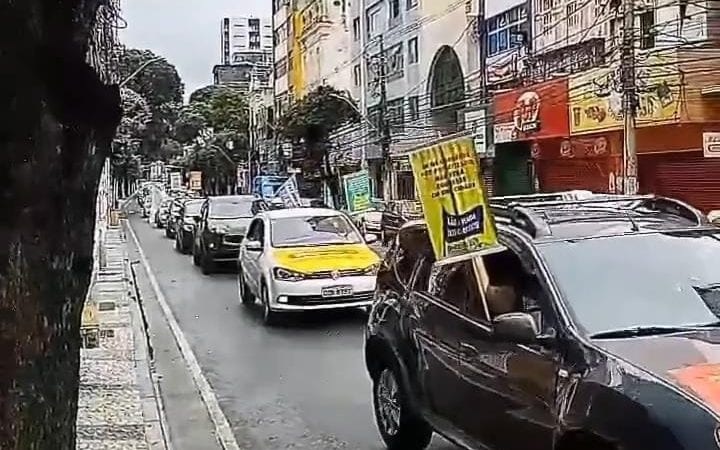 Em carreata, população vai às ruas contra privatização dos Correios na Bahia