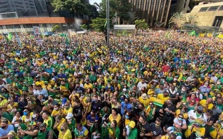 Entre a Covid e o Governo, apoiadores de Bolsonaro lotam ruas do país durante manifestação