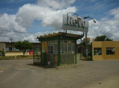 Homem surta e invade Hospital Geral de Vitória da Conquista com pedaço de madeira