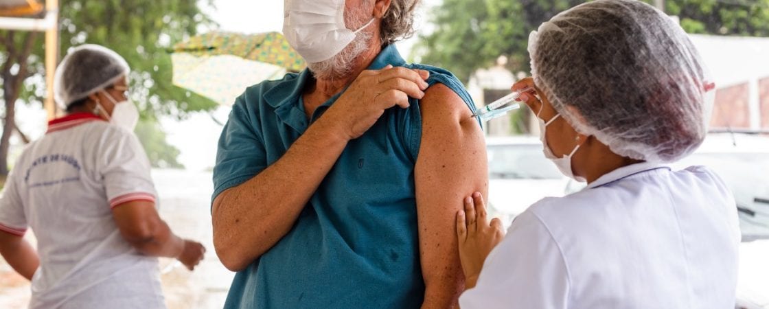 Lauro de Freitas: Taxistas e mototaxistas podem agendar vacinação contra Covid-19 a partir de quarta