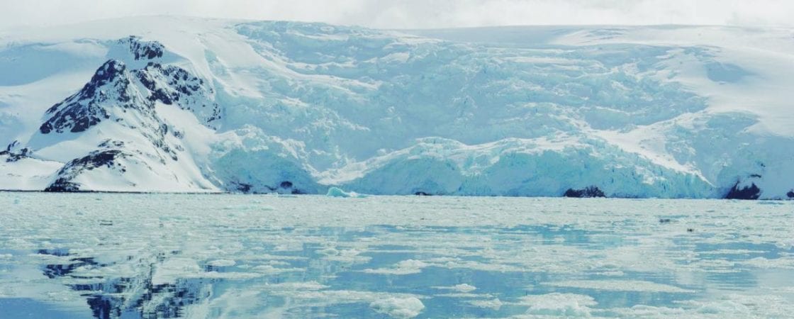 Maior iceberg do mundo se desprende  na Antártica e está a deriva