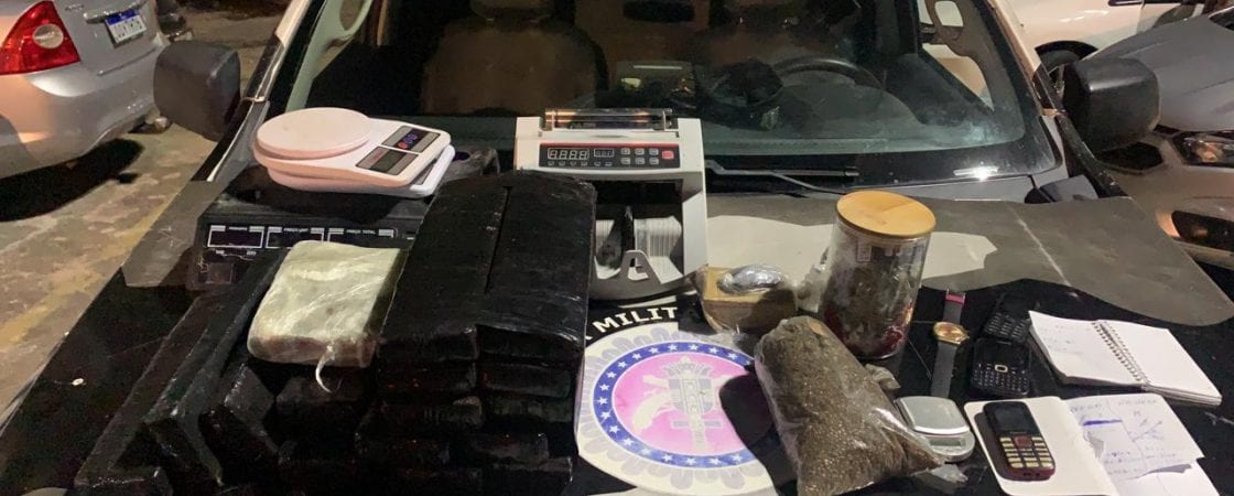 Polícia apreende 16 tabletes de maconha na Cidade Baixa de Salvador, mas suspeitos fogem
