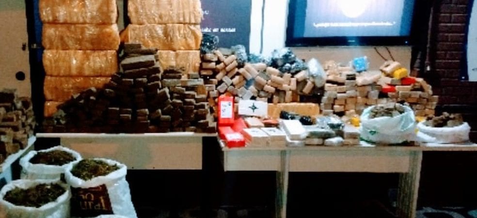 Polícia localiza laboratório de drogas e apreende 1 tonelada de maconha em Salvador