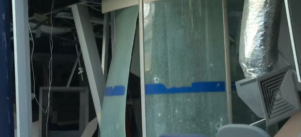 Rodoviários são feitos reféns durante ataque bancário em Salvador; agência foi destruída