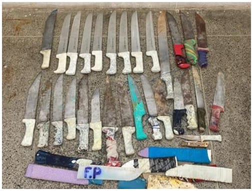 Trinta facas e mais de 50 celulares encontrados dentro de presídio
