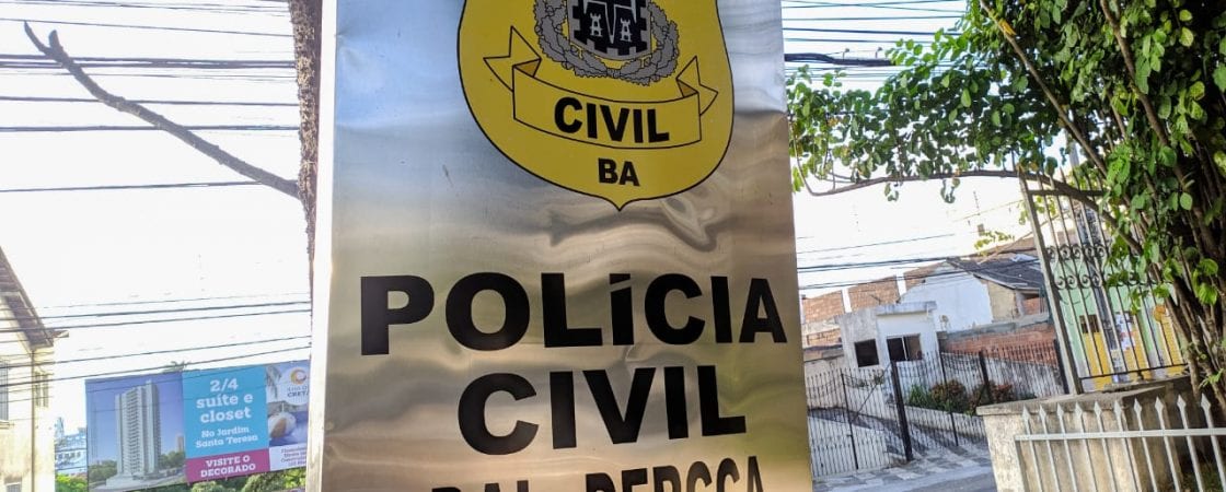 Casal é preso em flagrante por torturar filha de 7 anos na Bahia