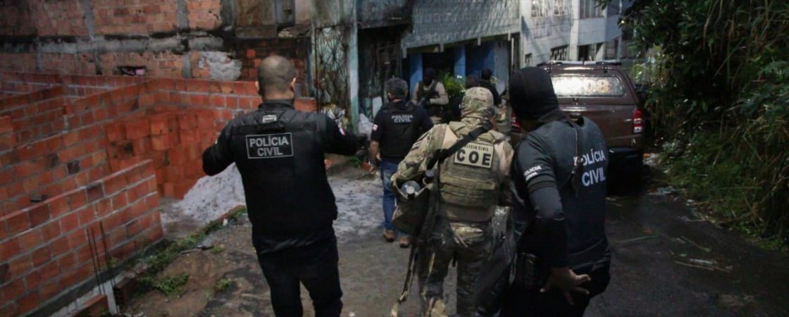 Explosivista morre em confronto com a polícia em operação contra roubo a banco