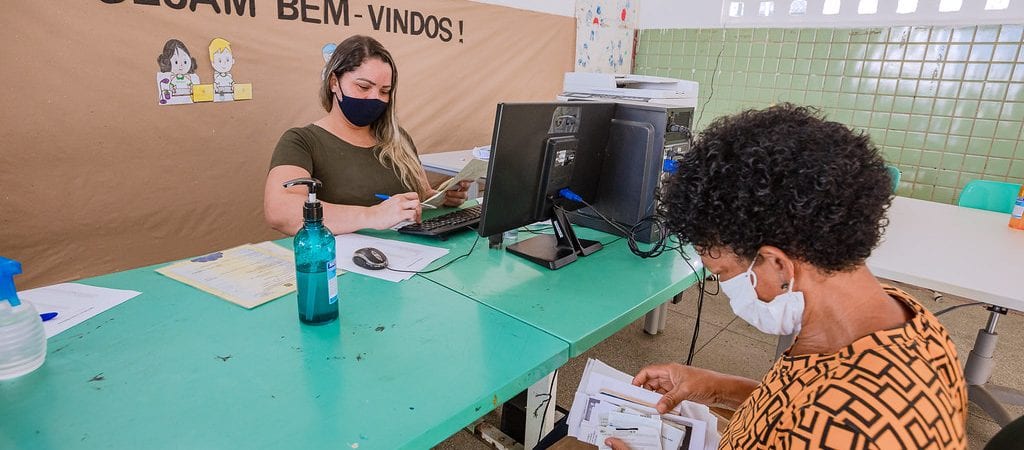 Camaçari: Moradores do Parque Satélite recebem Auxílio Brasil Itinerante