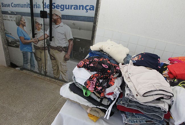 Shoppings de Salvador fazem campanha para arrecadar agasalhos; veja onde doar