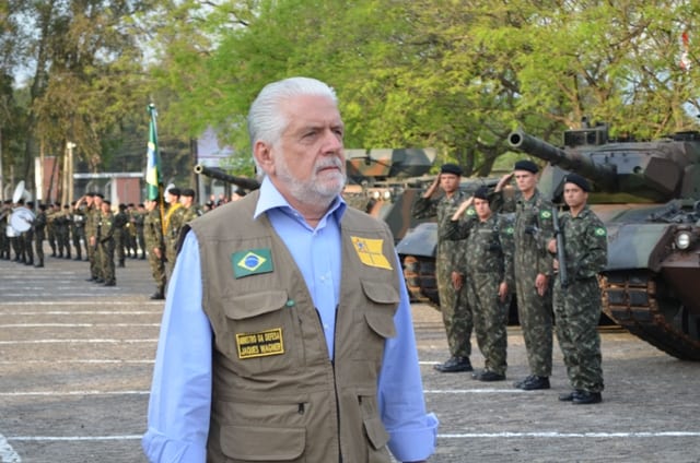 Jaques Wagner critica impunidade de Pazuello e diz que o Exército não será dominado por milicianos
