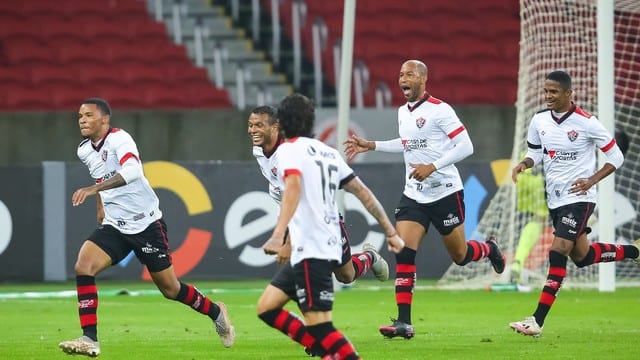 Leão mata Saci! Dentro do Beira Rio, Vitória elimina o Inter da Copa do Brasil