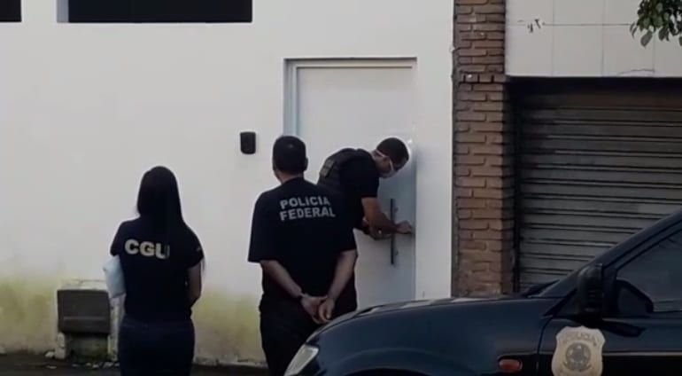 Polícia Federal faz buscas na prefeitura e na casa do prefeito de Candeias; veja vídeos