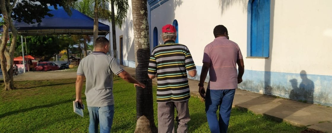 Roque Santos ouve moradores sobre polêmica da reforma da praça da Matriz em Vila de Abrantes