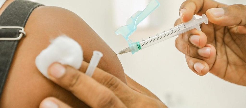 Camaçari: vacinação contra Covid retorna nesta sexta para 1ª e 2ª dose