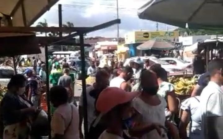 VÍDEO: Em pandemia, aglomeração marca véspera de São João na Feira de Camaçari