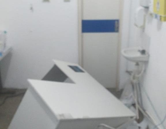 Vídeos: Paciente tem surto psicótico e quebra equipamentos do Hospital Municipal de Simões Filho