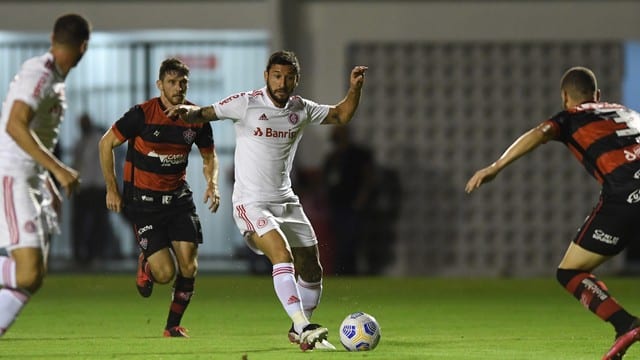 Vitória perde para o Inter no Barradão e vai precisar tirar desvantagem no Beira Rio