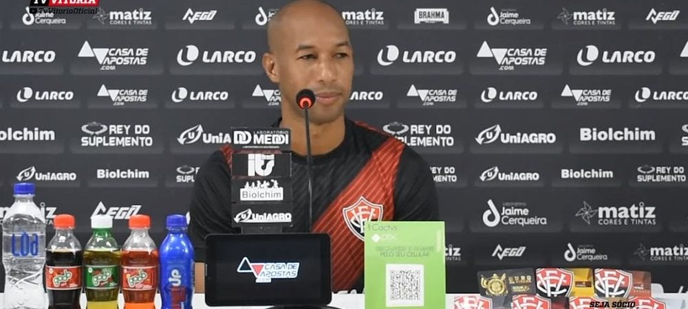 Até 2022: Vitória encaminha renovação do contrato de Dinei