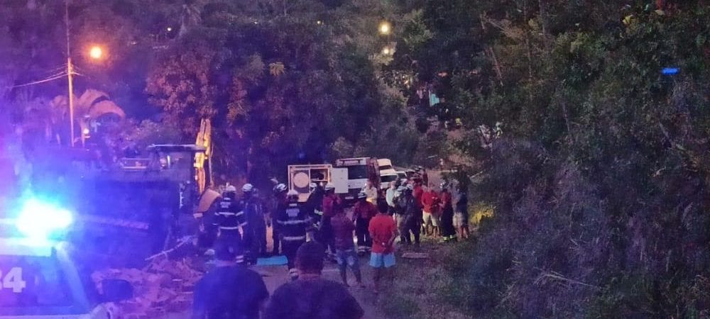 Bombeiros retiram corpo de homem preso nas ferragens após acidente em Santo Antonio de Jesus