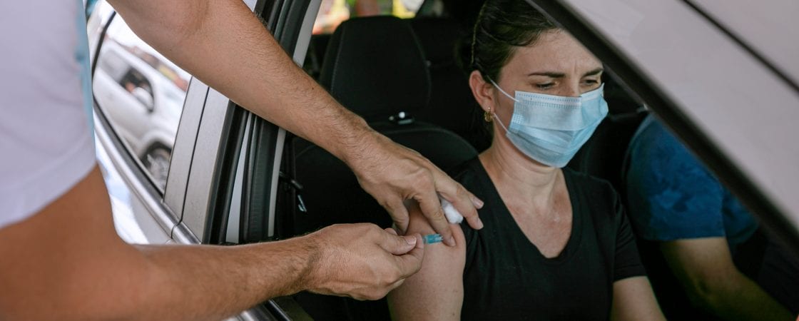 Camaçari: Pessoas de 38 anos são vacinadas contra a Covid-19 na quinta-feira