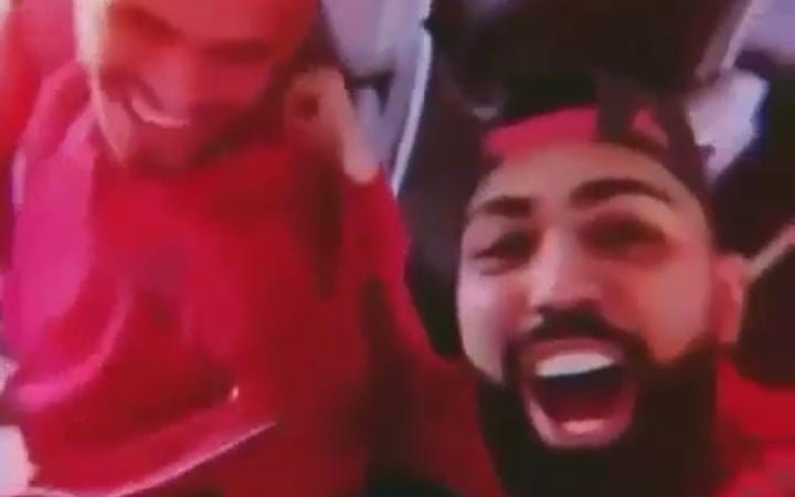Deboche da vidente: Com Gabigol, avião do Flamengo não cai e equipe comemora; vídeo