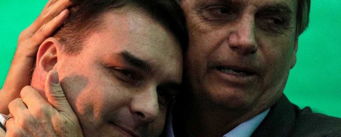 Filho de Bolsonaro quebra silêncio sobre derrota do pai