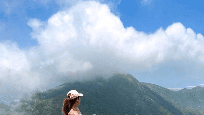 Influencer despenca de cachoeira quando tentava tirar selfie e morre