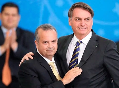 Ministro de Bolsonaro tem mal estar durante viagem de férias para a Bahia e acaba internado